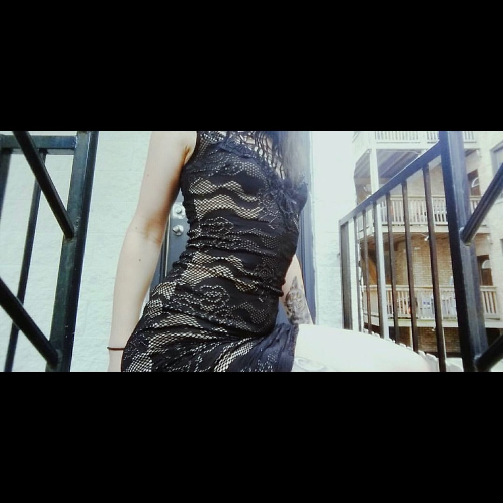 Lace form fitting dress